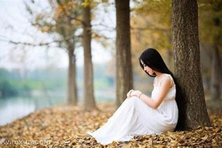 梦见去世十年的亲妹妹又死了,我抱着妹妹大哭是什么意思？