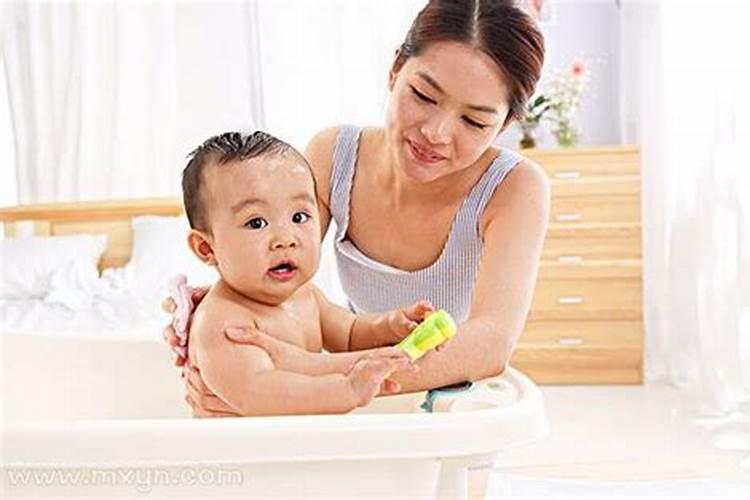 梦见别人洗澡是什么预兆