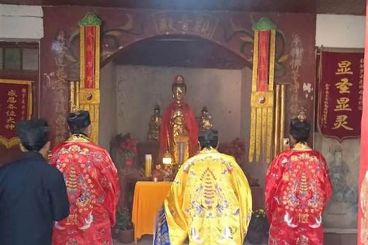 2025年的清明节上坟有什么讲究吗