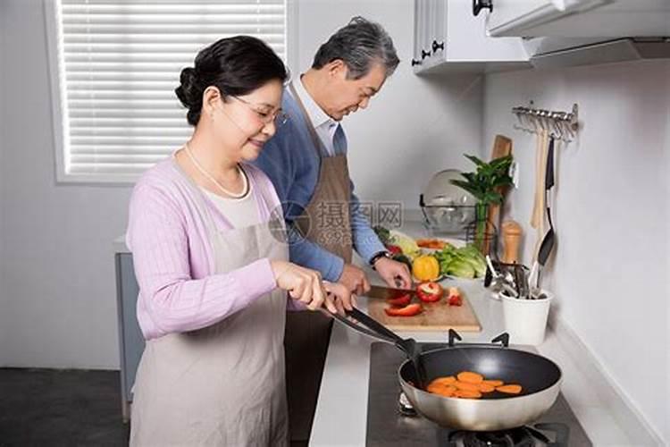 财神供桌上的供品摆放
