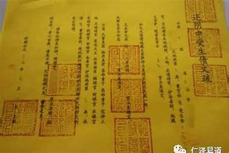 我梦见有一个美丽的女孩拉住我的手不放!