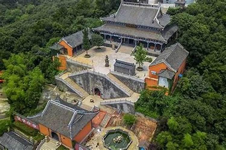 在杭州玉皇山,和道长一起游道观