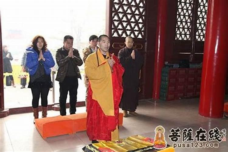 和尚是按袈裟分等级吗