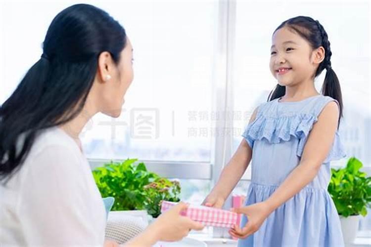 梦见在墓地哭的预兆