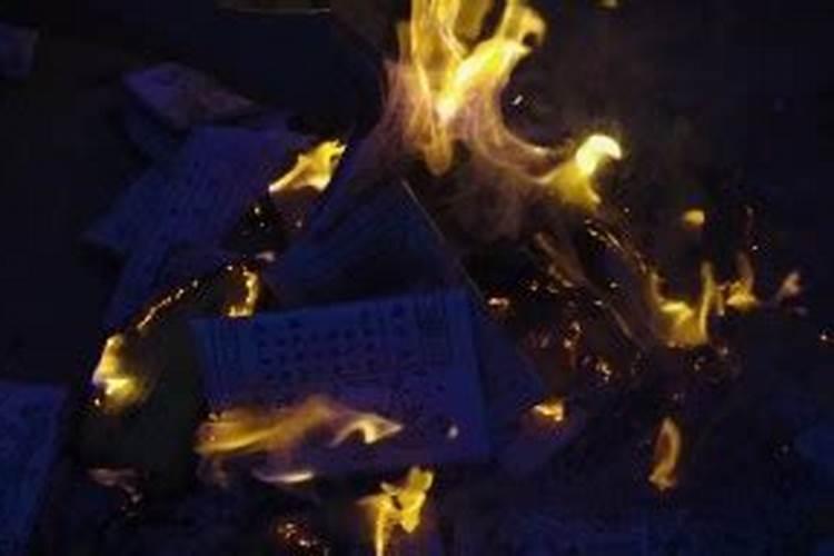 中元节什么时候上坟烧纸 中元节什么时候上坟烧纸合适