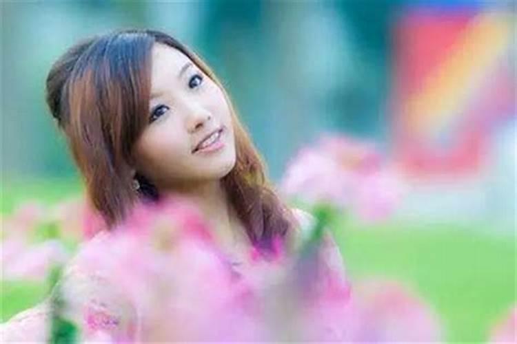 七杀格女,七杀是忌神还是用神,日坐食神年干透正印会不会克泄交加,为...