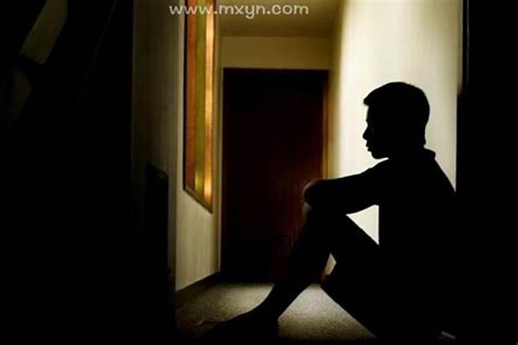 梦见别人死在自己家里是什么意思