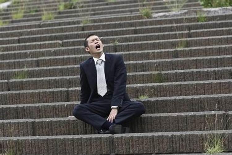 梦见玉镯子爸爸要戴