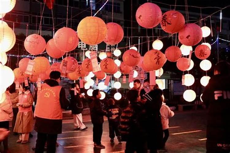 77年蛇2025年本命年戴什么好