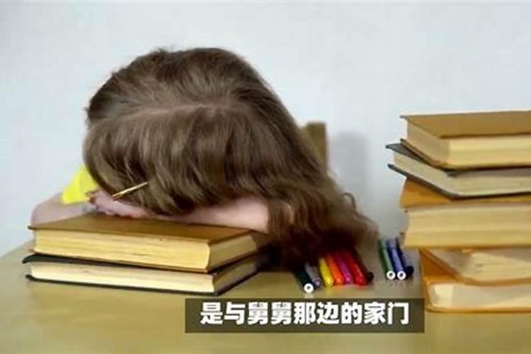 梦见妈妈的手被蛇咬伤的预兆