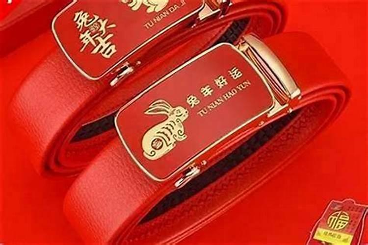 属鼠人和属马人能不能在一起结婚呀,请高手指点