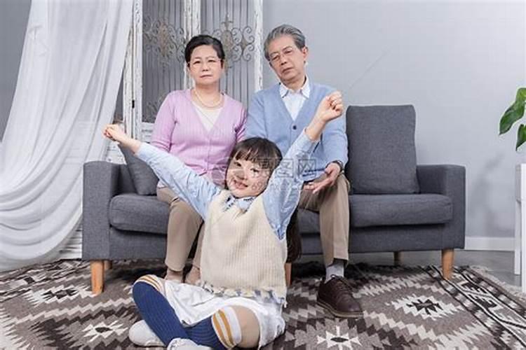 老人梦见,自己的孙女突然变小了,去看她,是怎么回事