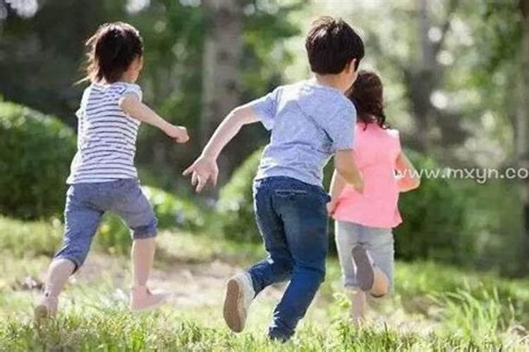 梦见死去的亲人给我钱什么意思