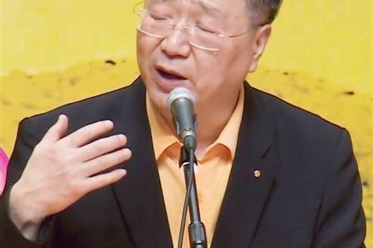梦见天上有个大圆月亮