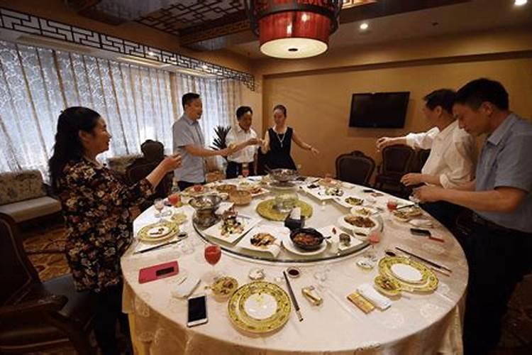 梦见梦游老板来我家吃饭的预兆
