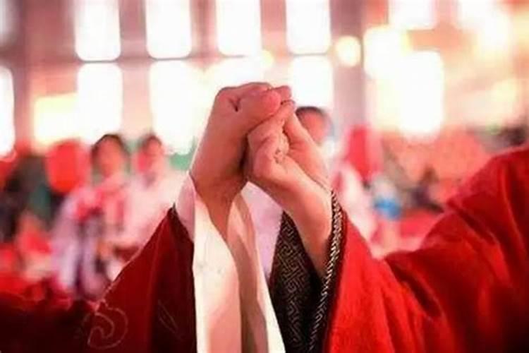 为什么教堂免费,而寺院是高消费
