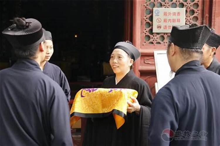 79年属羊人2025年运势及每月运势