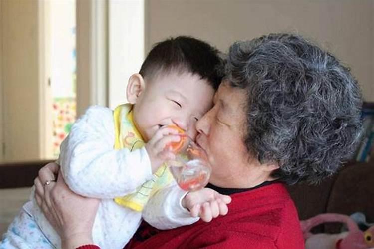 梦到死去的奶奶是托梦吗