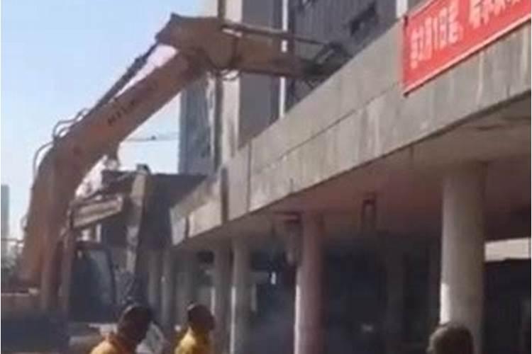 喜用神为火忌金、忌水及忌寒土是什么意思？