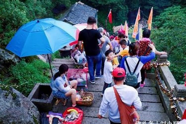 女人梦见怀孕了