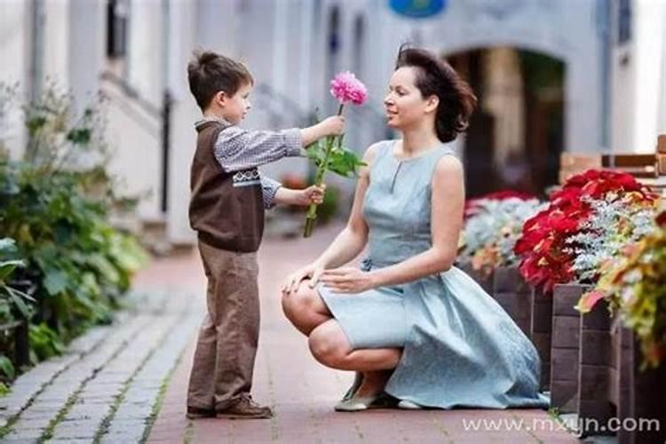 离婚女人梦见自己生了个儿子是什么意思