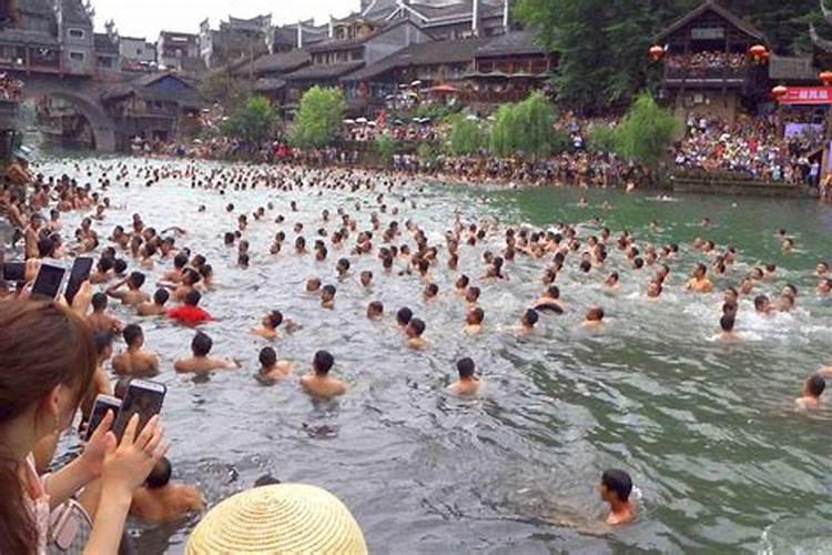 1976年正月初五日出生属龙是什么星座