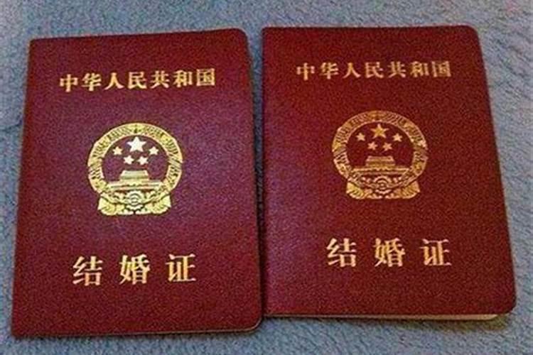 梦见前夫和自己在一起是什么意思