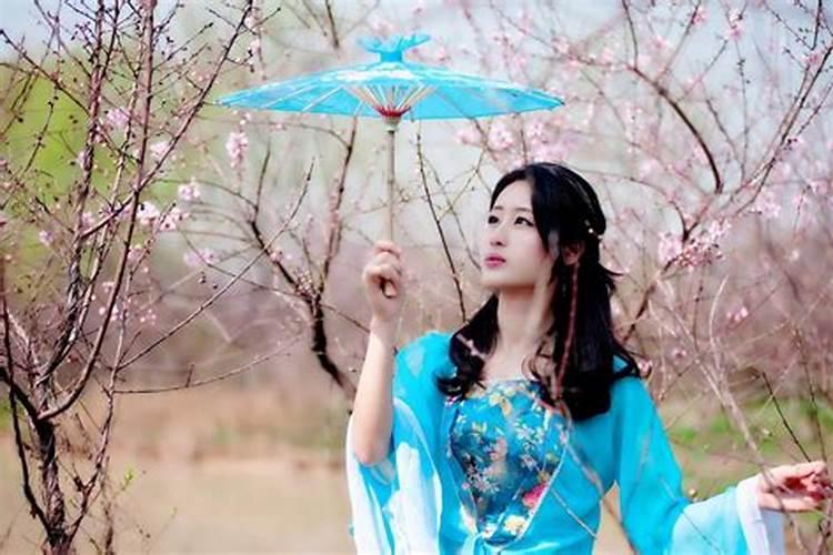 女人佩戴什么首饰旺桃花女人怎么样催旺桃花姻缘