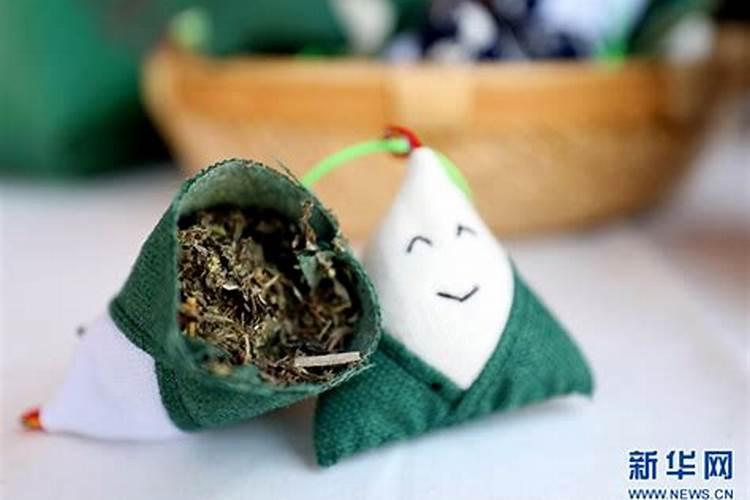 艾草挂在门外还是门内