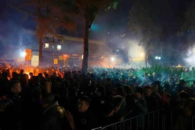 除夕夜吃过晚饭后,你们去做什么？