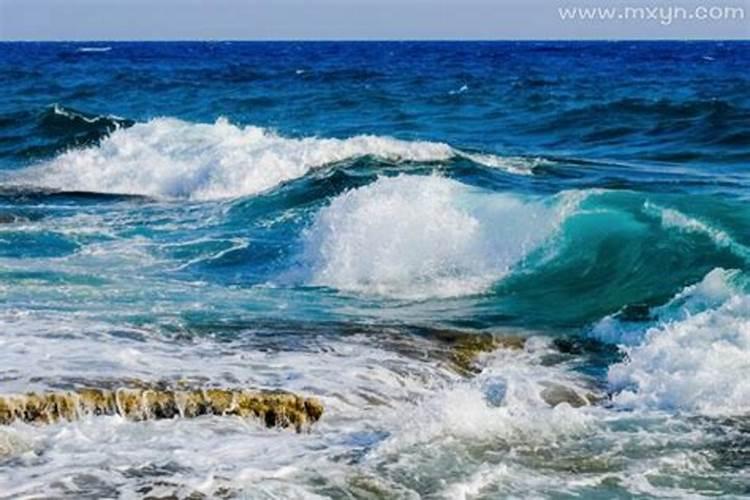 梦见大海波涛汹涌是什么意思？