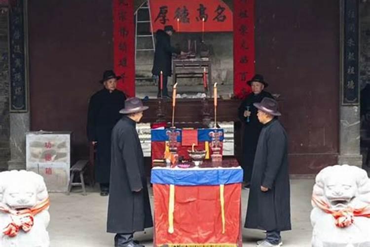 1988年农历正月初五五点多左右,女,是五行中的？缺什么？和什么最配