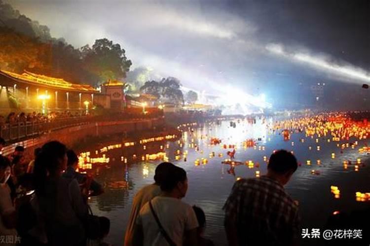 ...想在这段时间摆地摊挣1600元 能行么 卖什么小货品呢？