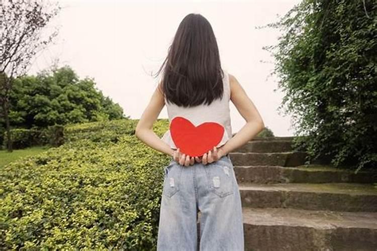 梦见一个女人和我联系追求我的预兆