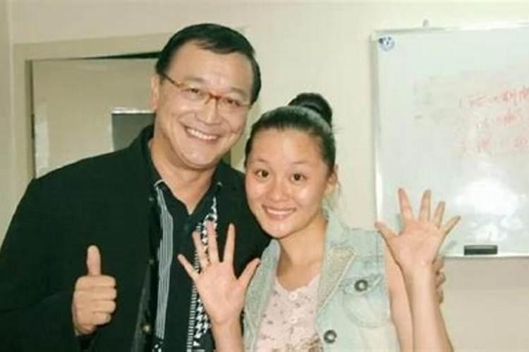 梦到被蛇咬了手是怎么回事,梦见手臂被蛇咬了是什么征兆