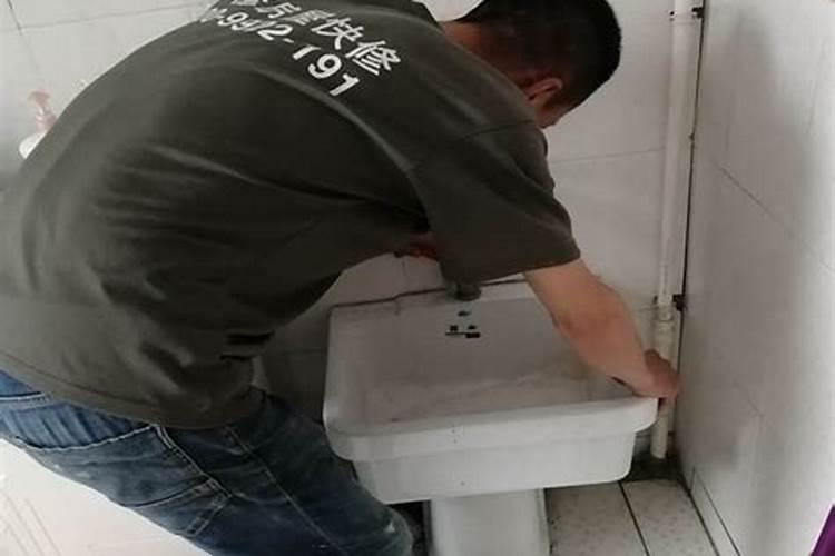 梦见陌生男人闯进家里什么意思
