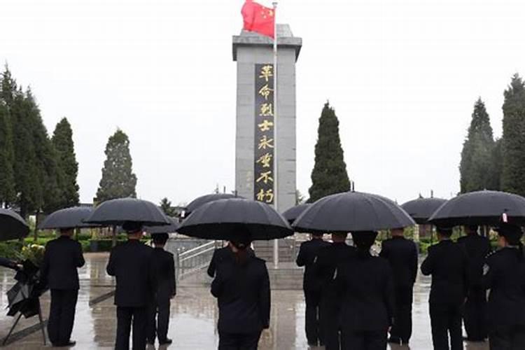 请问八字是看五行属性还是生肖属性？