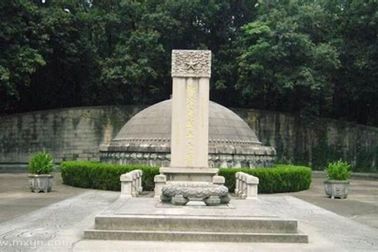 腊月十五还是十六出门好？