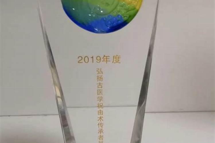 女子花147万元做法事挽回感情,我们该如何提高警惕避免此类事件的发生...