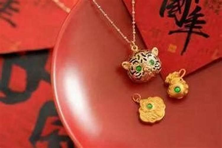 上海龙华寺求什么灵