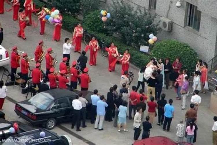 梦见父母结婚是什么意思？