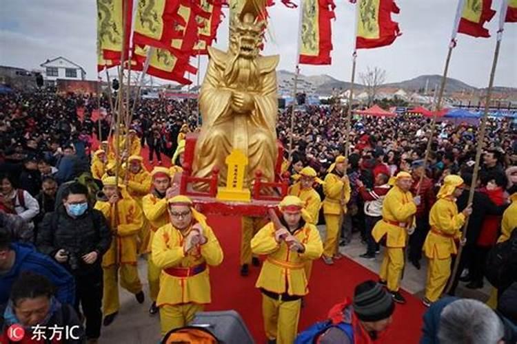 我给父亲当帮手。(扩句)(至少扩两处地方)