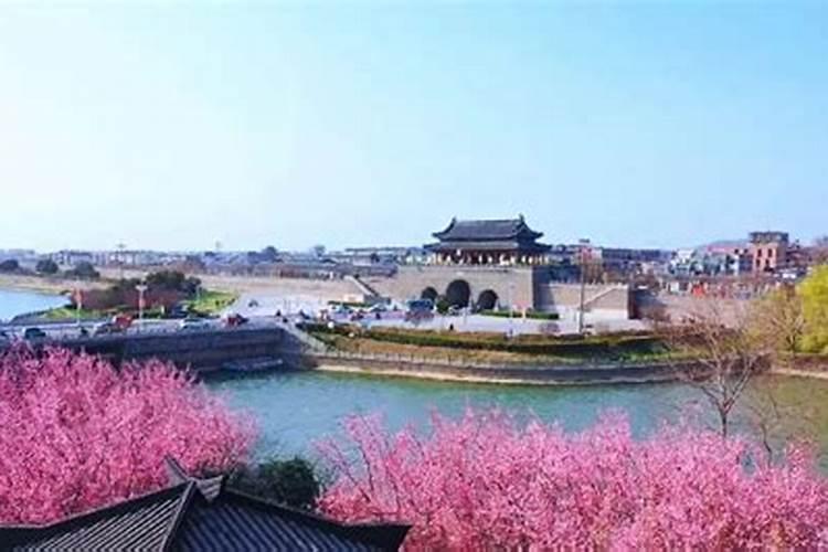 有朋友今天犯太岁,我送他化太岁锦囊可以吗