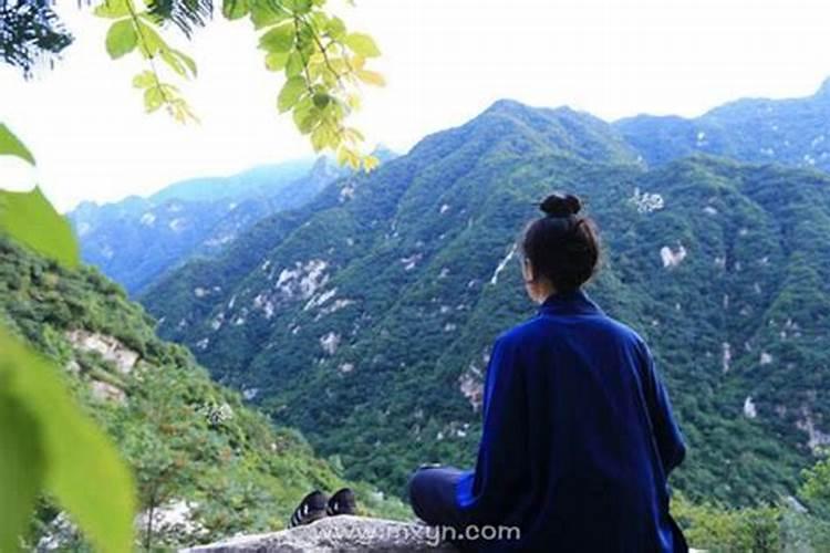 梦见死人活着还和我说话买我的东西给我钱？