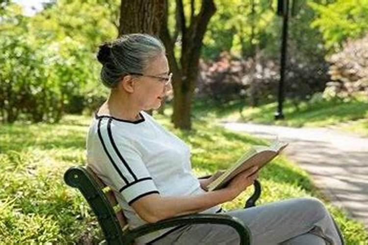 孙女做梦梦到奶奶死了是什么意思