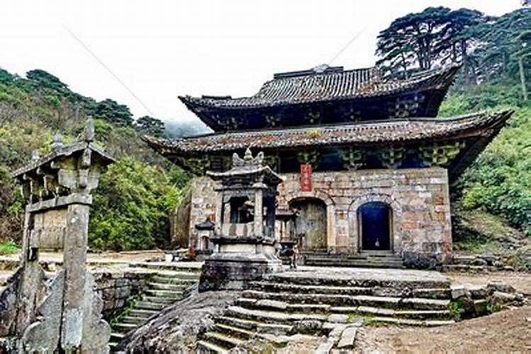 江西上饶有多名男子在街头围殴一女子,这些男子为何会这么做？