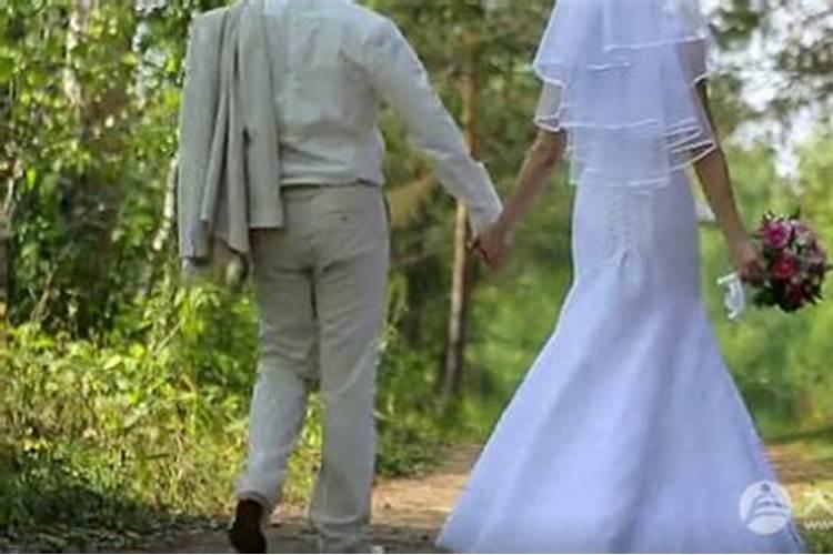 被配偶深爱的女命日柱 八字日支坐印婚姻幸福？