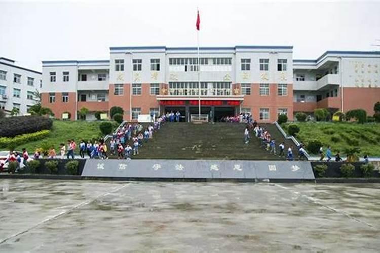 小伙放弃高薪进大山支教11年,这11年他做了什么