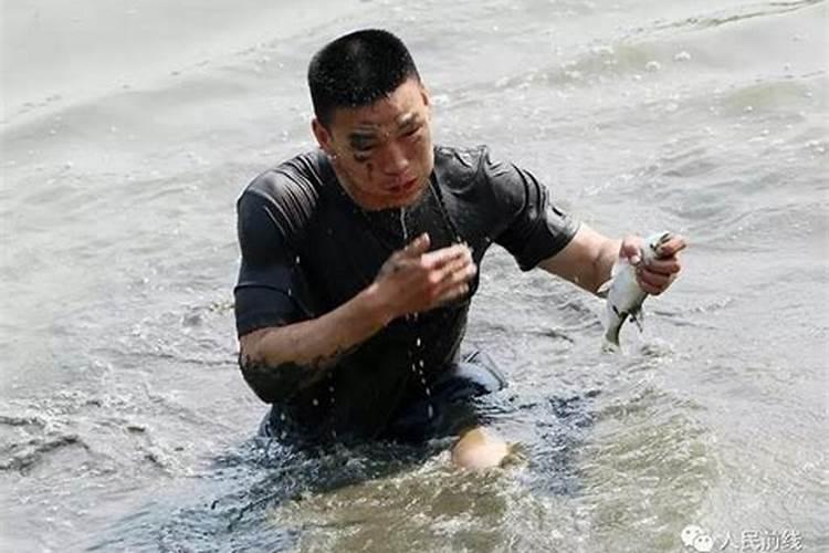 梦见人捉鱼