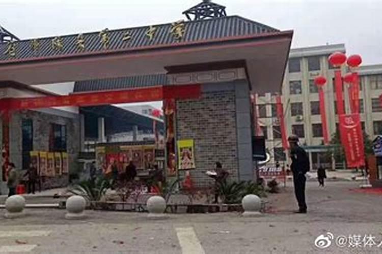 这几天和几个同事共同梦到另一个生病很久的同事回来上班了什么意思？